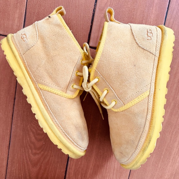 UGG Neumel Yellow Suede Lace Up Logo Ankle Chukka Boot Women's 8 - Picture 3 of 12